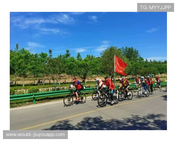 自行车赛事设立环保志愿者岗位鼓励绿色出行宣传，摆放自行车志愿者活动过程